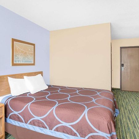 Boarders Inn & Suites By Cobblestone Hotels Waterloo Cedar Falls Exterior photo