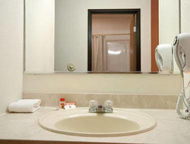 Boarders Inn & Suites By Cobblestone Hotels Waterloo Cedar Falls Exterior photo