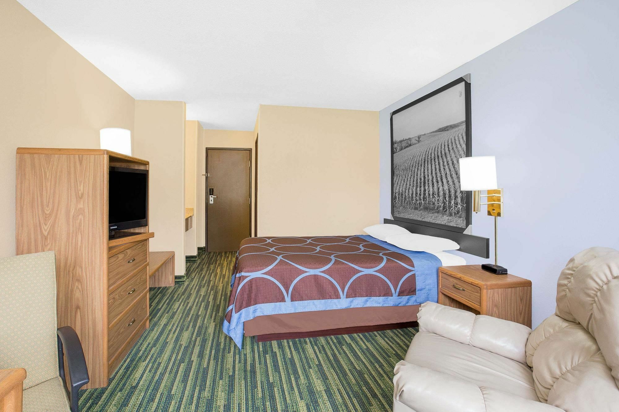 Boarders Inn & Suites By Cobblestone Hotels Waterloo Cedar Falls Exterior photo