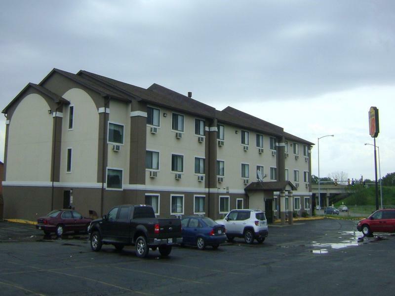 Boarders Inn & Suites By Cobblestone Hotels Waterloo Cedar Falls Exterior photo